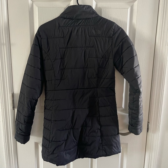The North Face • Women’s zip puffer - Picture 2 of 2